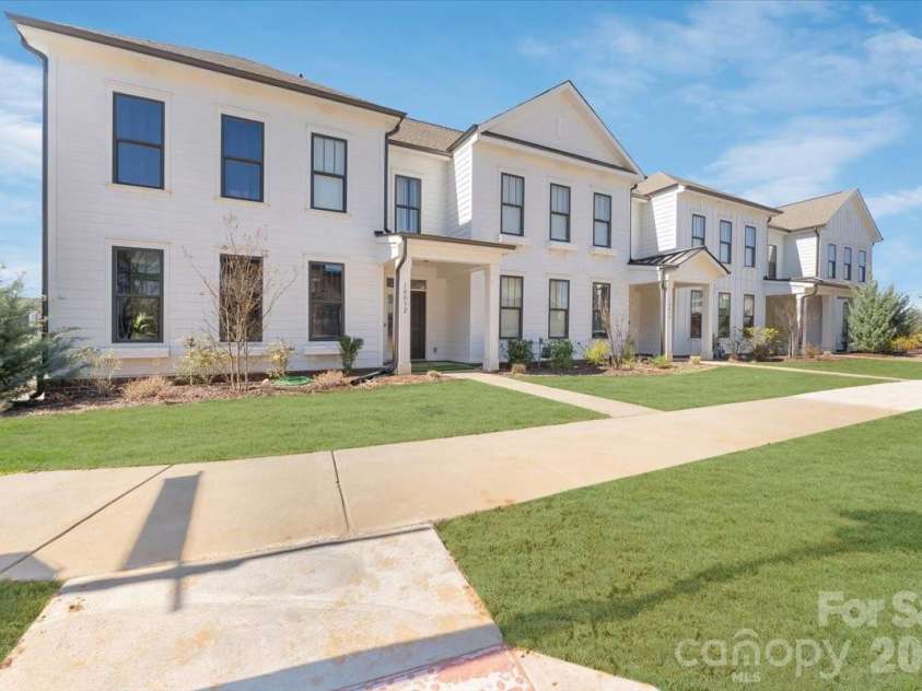 10032 Trailhead Way, Huntersville, NC 28078.  MLS# CAR4356498, YatesRealty ID 5209. Digitally Enhanced Lawn