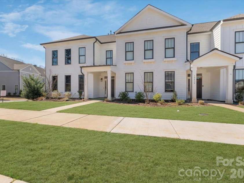 10032 Trailhead Way, Huntersville, NC 28078.  MLS# CAR4356498, YatesRealty ID 5209. Digitally Enhanced Lawn