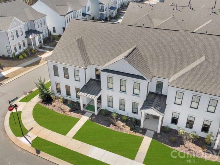 10032 Trailhead Way, Huntersville, NC 28078.  MLS# CAR4356498, YatesRealty ID 5209. Digitally Enhanced Lawn