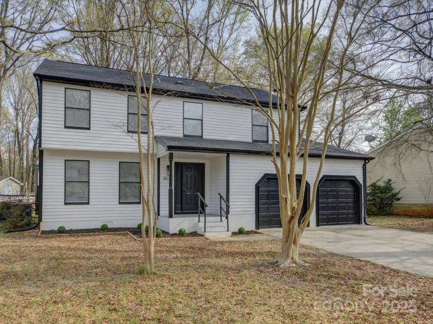 4427 Gaynelle Drive, Charlotte, NC 28215.  MLS# CAR4239384, YatesRealty ID 5209. 