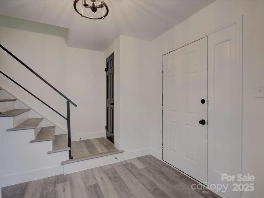 4427 Gaynelle Drive, Charlotte, NC 28215.  MLS# CAR4239384, YatesRealty ID 5209. 