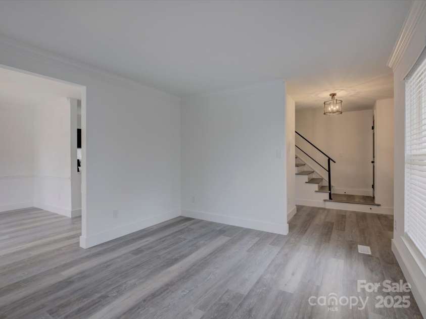 4427 Gaynelle Drive, Charlotte, NC 28215.  MLS# CAR4239384, YatesRealty ID 5209. 