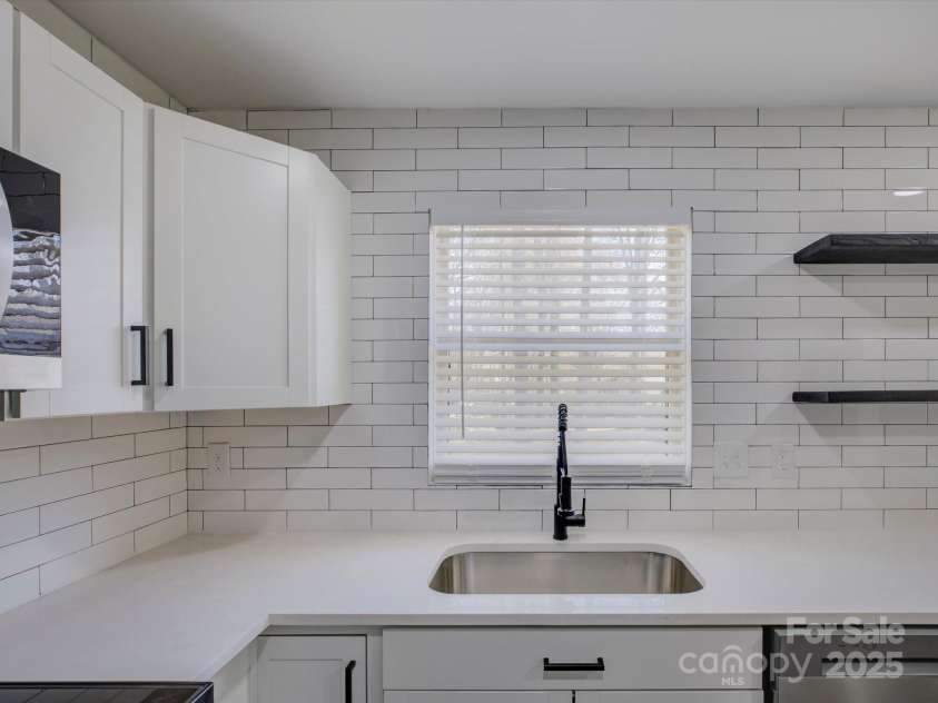 4427 Gaynelle Drive, Charlotte, NC 28215.  MLS# CAR4239384, YatesRealty ID 5209. 