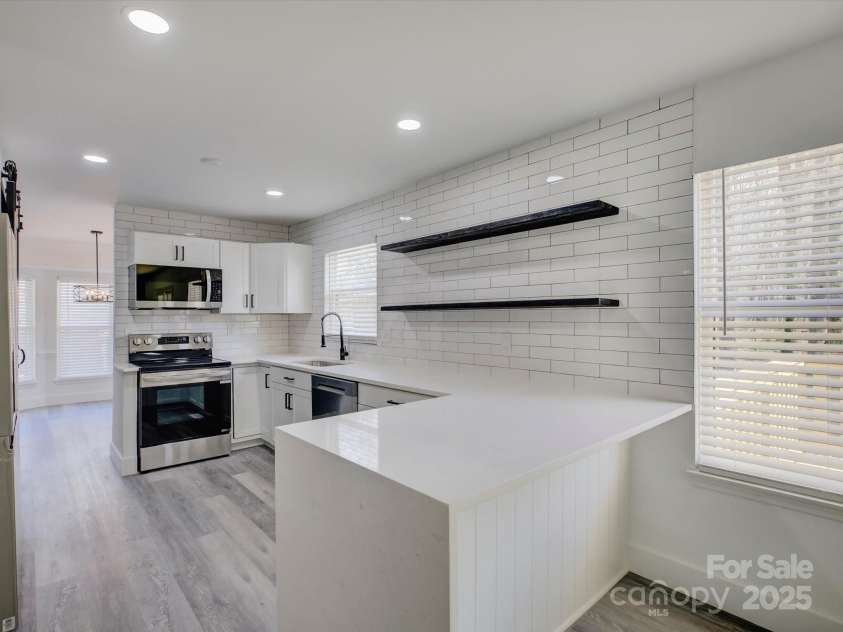 4427 Gaynelle Drive, Charlotte, NC 28215.  MLS# CAR4239384, YatesRealty ID 5209. 