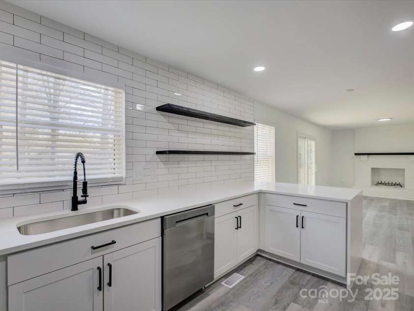 4427 Gaynelle Drive, Charlotte, NC 28215.  MLS# CAR4239384, YatesRealty ID 5209. 