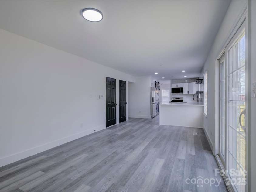 4427 Gaynelle Drive, Charlotte, NC 28215.  MLS# CAR4239384, YatesRealty ID 5209. 