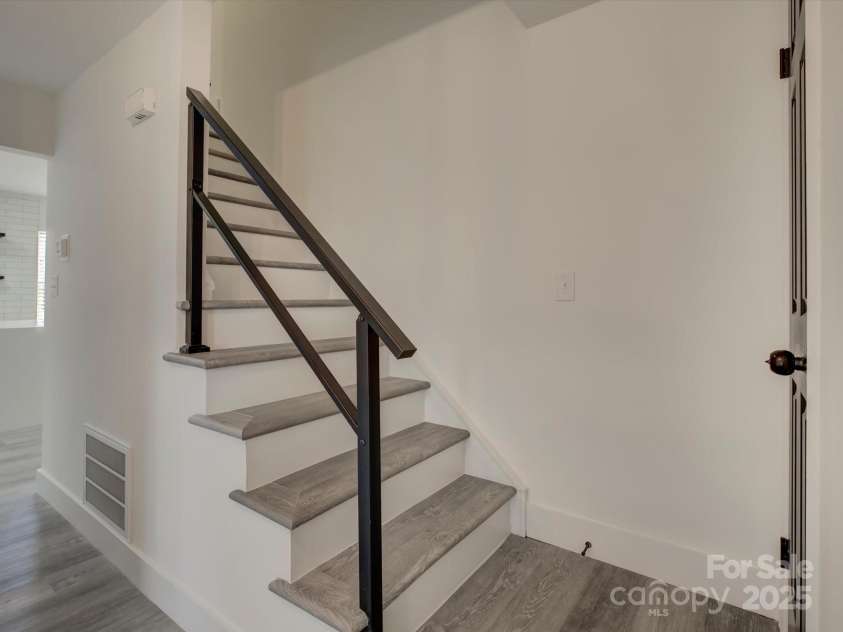 4427 Gaynelle Drive, Charlotte, NC 28215.  MLS# CAR4239384, YatesRealty ID 5209. 