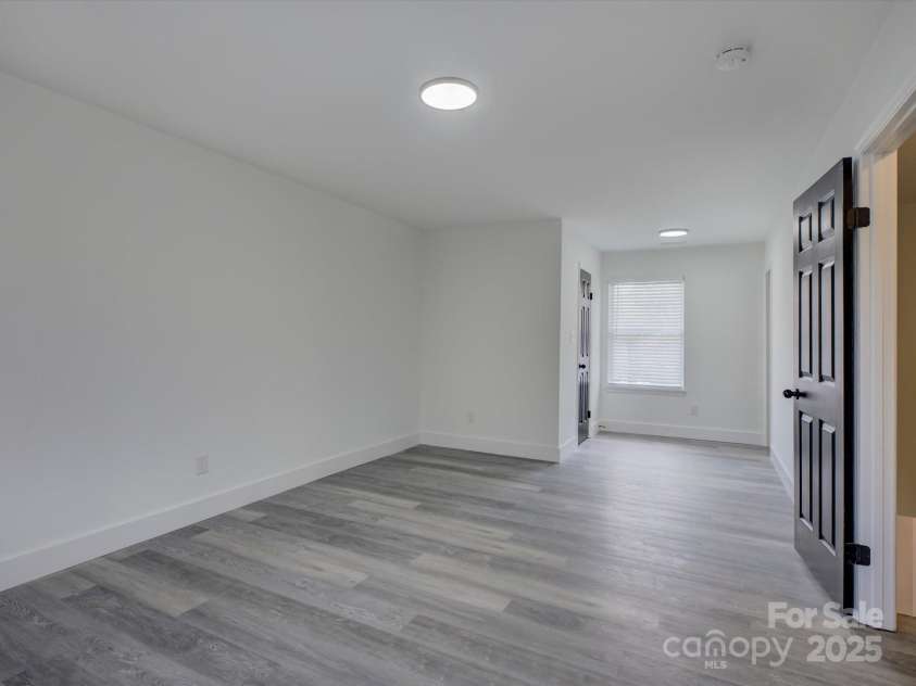 4427 Gaynelle Drive, Charlotte, NC 28215.  MLS# CAR4239384, YatesRealty ID 5209. 