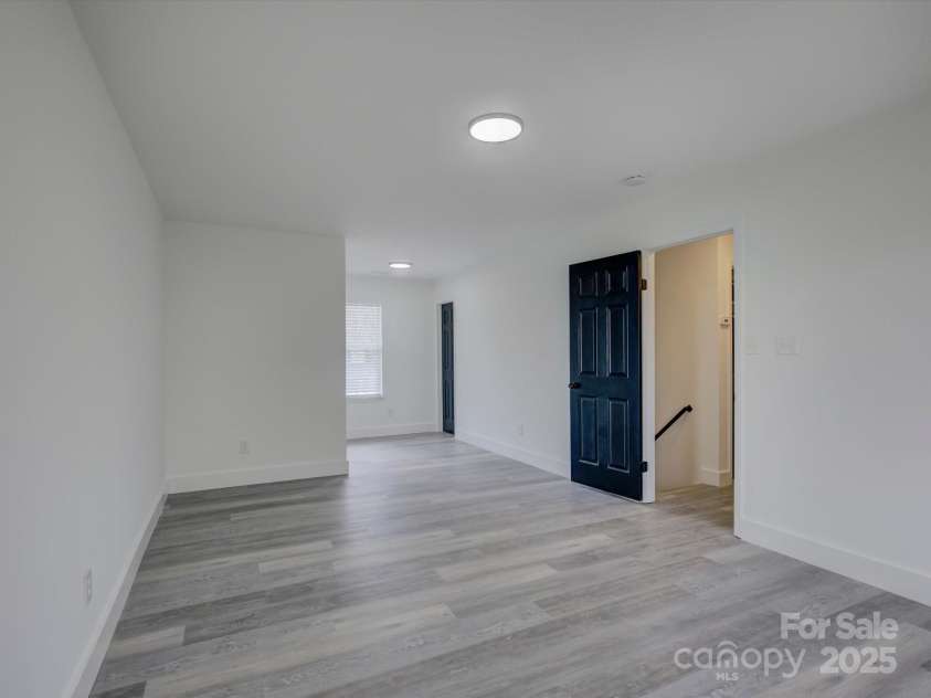 4427 Gaynelle Drive, Charlotte, NC 28215.  MLS# CAR4239384, YatesRealty ID 5209. 