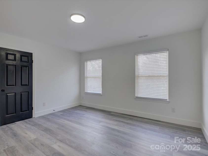 4427 Gaynelle Drive, Charlotte, NC 28215.  MLS# CAR4239384, YatesRealty ID 5209. 