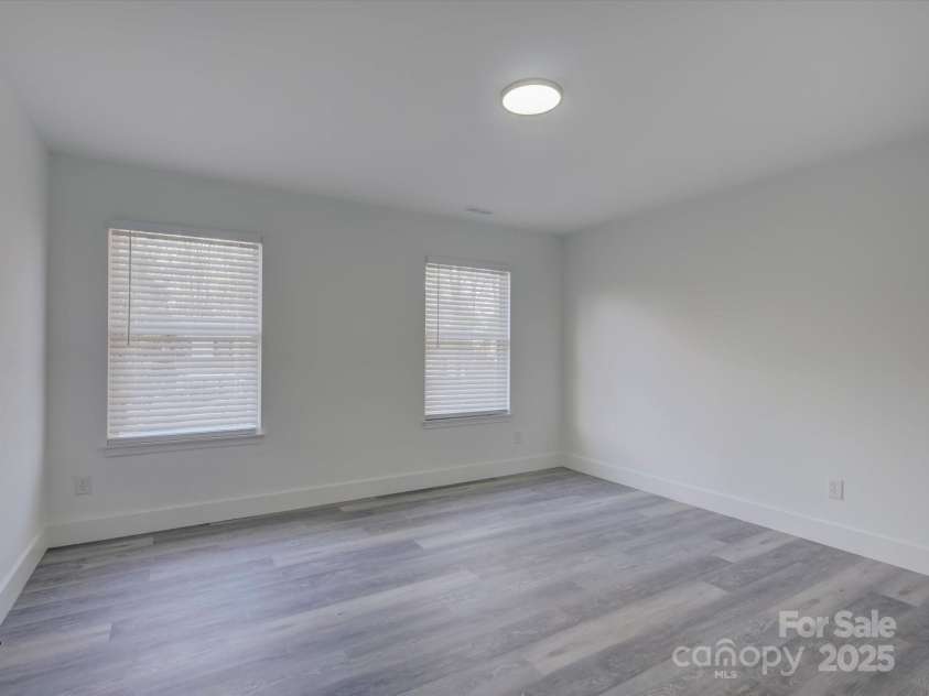 4427 Gaynelle Drive, Charlotte, NC 28215.  MLS# CAR4239384, YatesRealty ID 5209. 