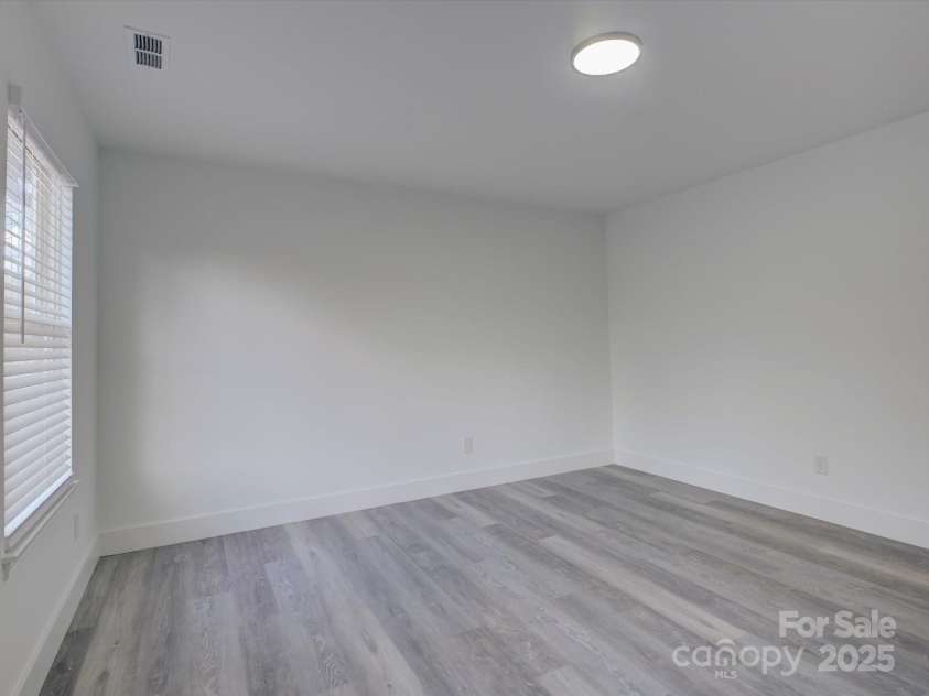 4427 Gaynelle Drive, Charlotte, NC 28215.  MLS# CAR4239384, YatesRealty ID 5209. 