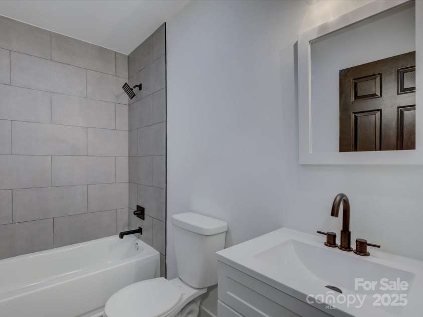 4427 Gaynelle Drive, Charlotte, NC 28215.  MLS# CAR4239384, YatesRealty ID 5209. 