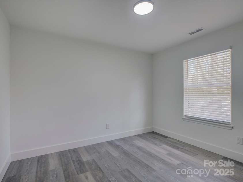 4427 Gaynelle Drive, Charlotte, NC 28215.  MLS# CAR4239384, YatesRealty ID 5209. 