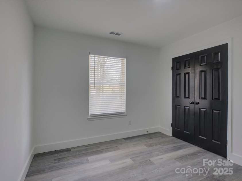 4427 Gaynelle Drive, Charlotte, NC 28215.  MLS# CAR4239384, YatesRealty ID 5209. 