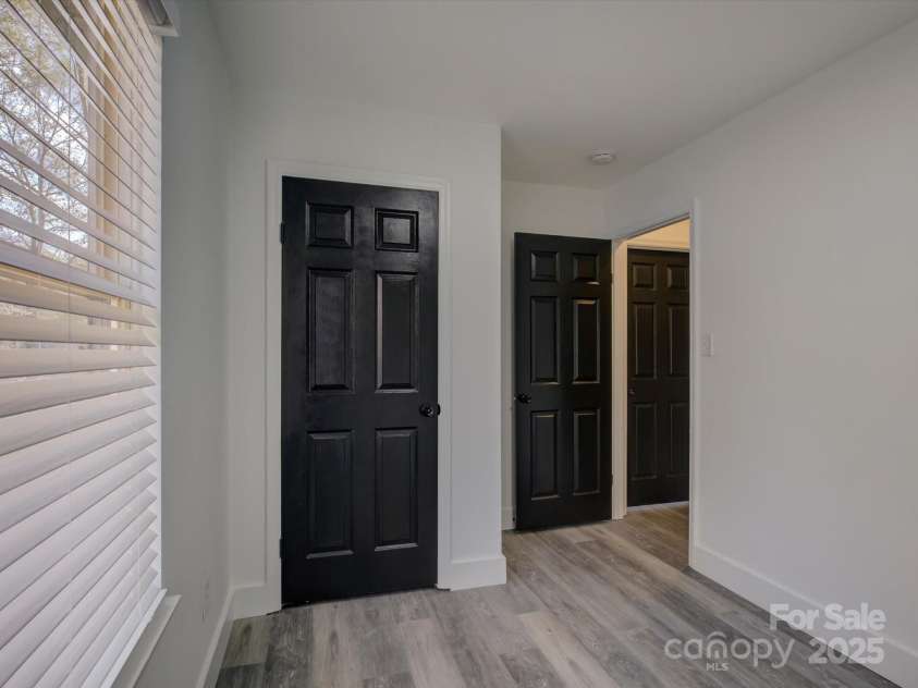 4427 Gaynelle Drive, Charlotte, NC 28215.  MLS# CAR4239384, YatesRealty ID 5209. 