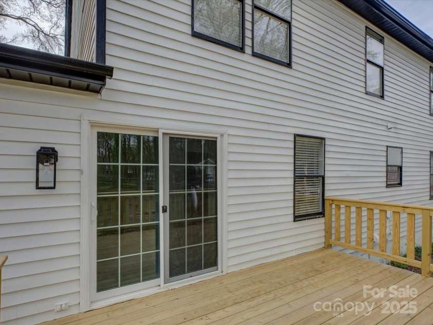 4427 Gaynelle Drive, Charlotte, NC 28215.  MLS# CAR4239384, YatesRealty ID 5209. 