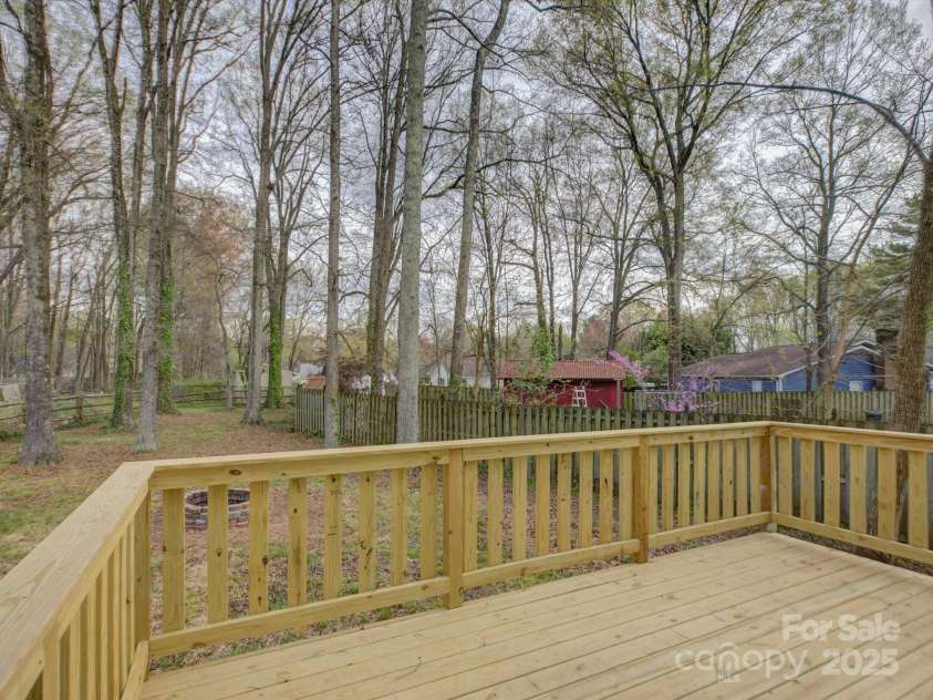 4427 Gaynelle Drive, Charlotte, NC 28215.  MLS# CAR4239384, YatesRealty ID 5209. 