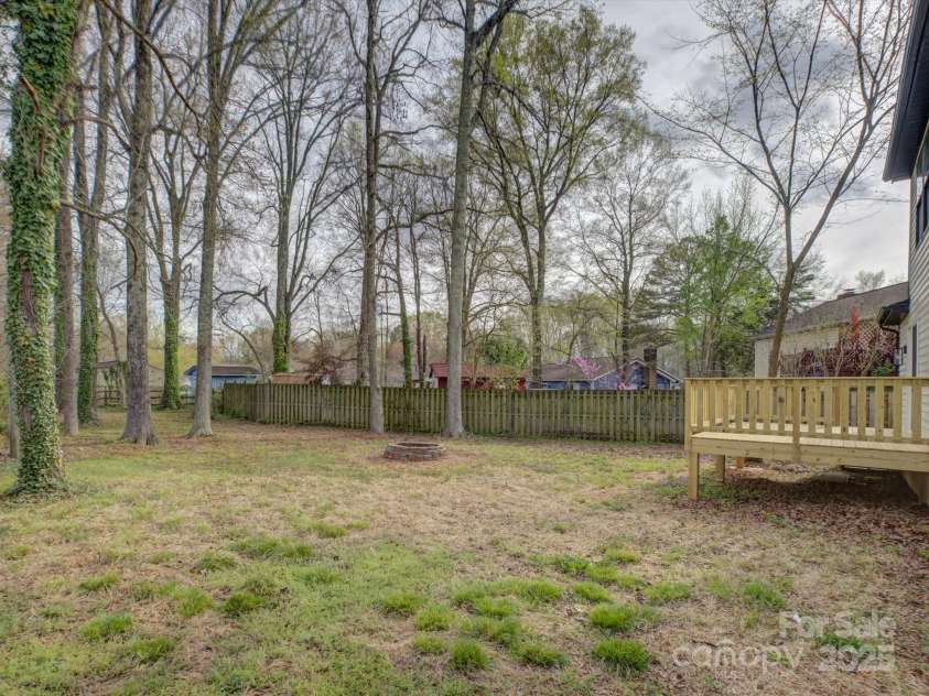 4427 Gaynelle Drive, Charlotte, NC 28215.  MLS# CAR4239384, YatesRealty ID 5209. 