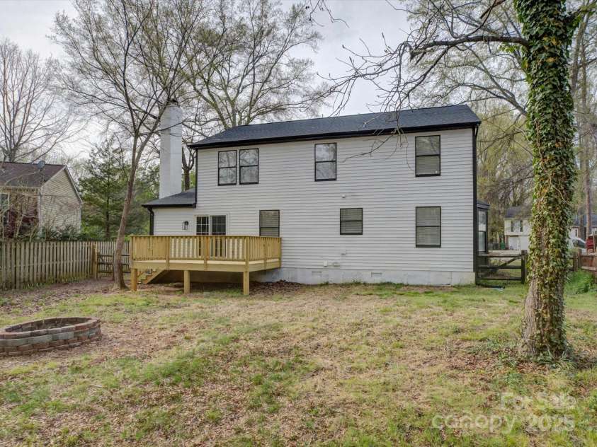 4427 Gaynelle Drive, Charlotte, NC 28215.  MLS# CAR4239384, YatesRealty ID 5209. 
