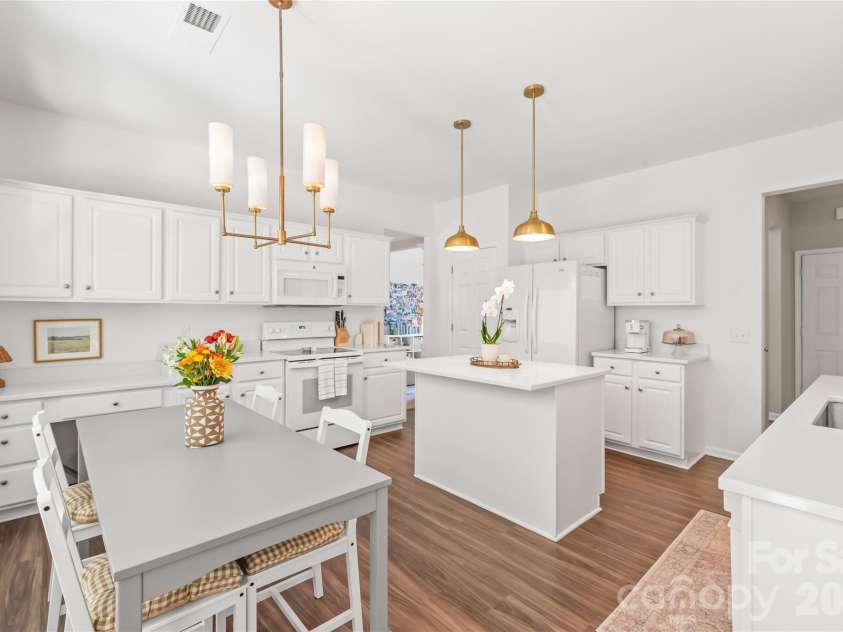 7606 Dinniston Drive, Huntersville, NC 28078.  MLS# CAR4422908, YatesRealty ID 52090. 