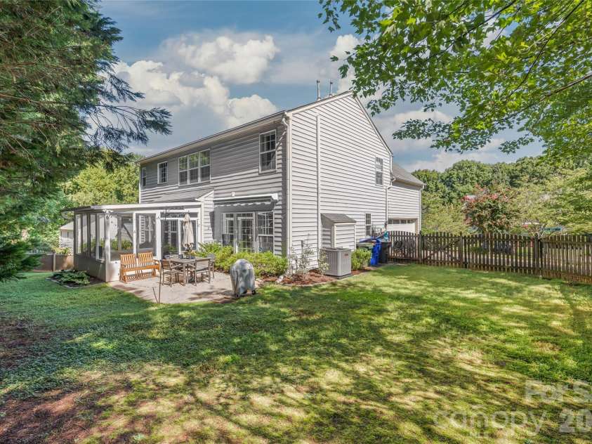 7606 Dinniston Drive, Huntersville, NC 28078.  MLS# CAR4422908, YatesRealty ID 52090. 
