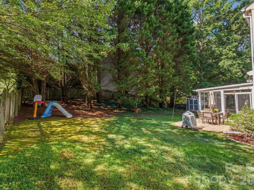 7606 Dinniston Drive, Huntersville, NC 28078.  MLS# CAR4422908, YatesRealty ID 52090. Fenced Backyard