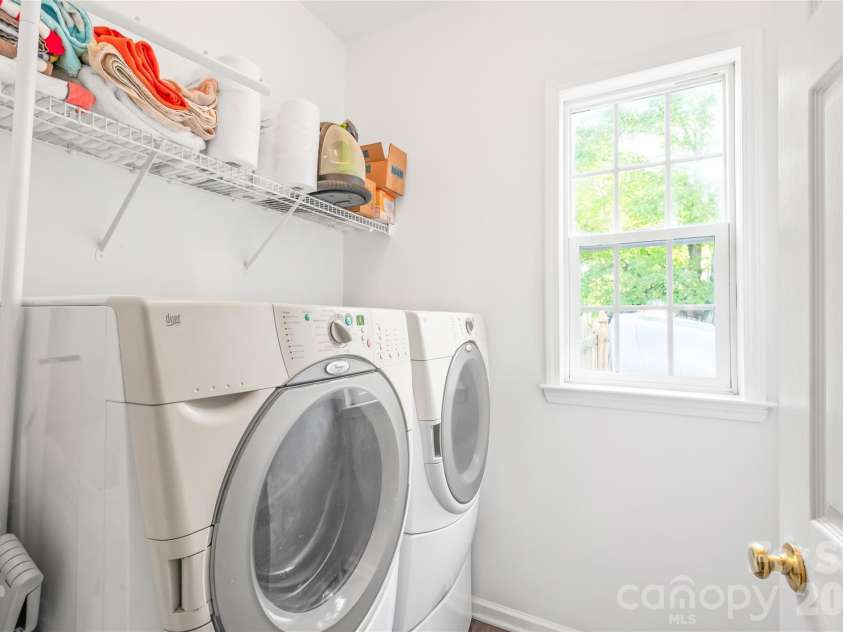 7606 Dinniston Drive, Huntersville, NC 28078.  MLS# CAR4422908, YatesRealty ID 52090. First floor laundry
