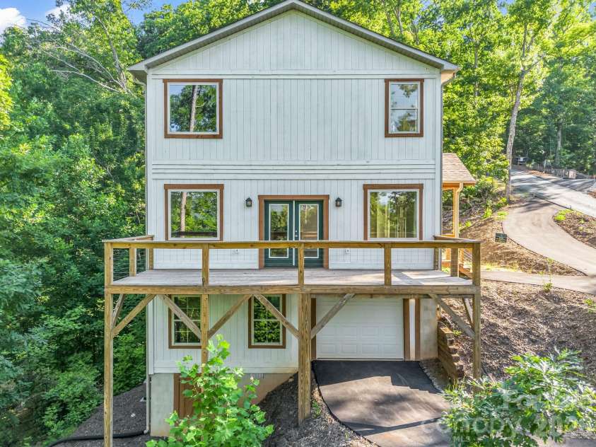 36 Pierpoint Drive, Lake Lure, NC 28746.  MLS# CAR4426662, YatesRealty ID 52091. 