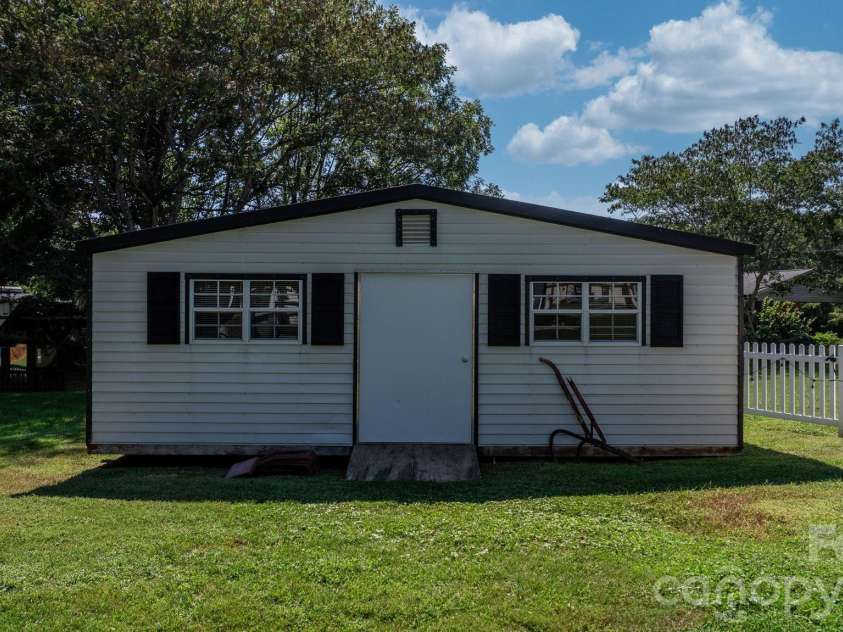 2008 Walt Arney Road, Lenoir, NC 28645.  MLS# CAR4426626, YatesRealty ID 52092. 
