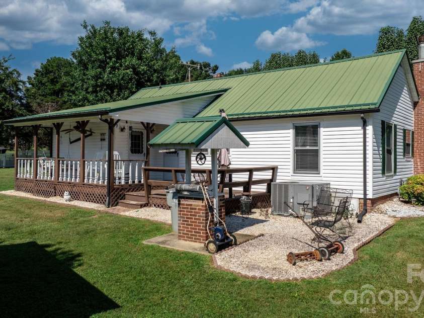 2008 Walt Arney Road, Lenoir, NC 28645.  MLS# CAR4426626, YatesRealty ID 52092. 