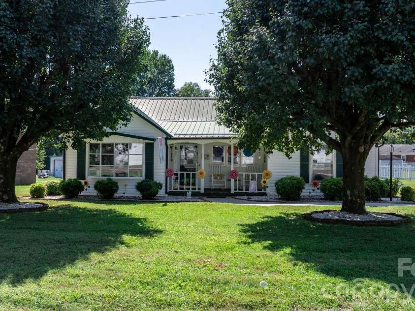 2008 Walt Arney Road, Lenoir, NC 28645.  MLS# CAR4426626, YatesRealty ID 52092. 
