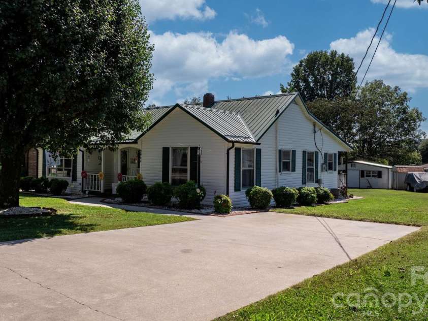 2008 Walt Arney Road, Lenoir, NC 28645.  MLS# CAR4426626, YatesRealty ID 52092. 