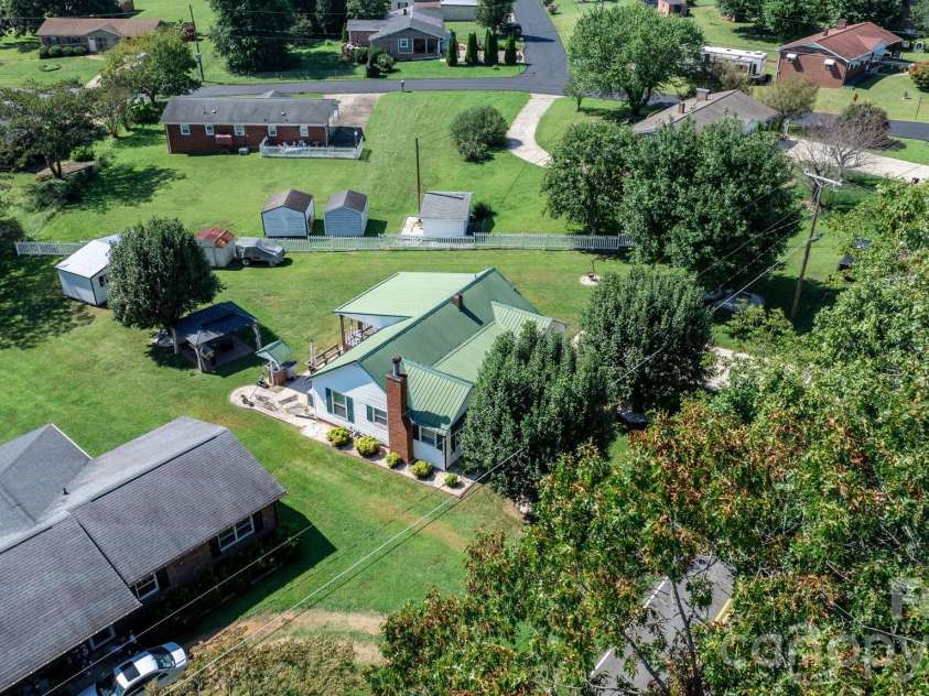 2008 Walt Arney Road, Lenoir, NC 28645.  MLS# CAR4426626, YatesRealty ID 52092. 