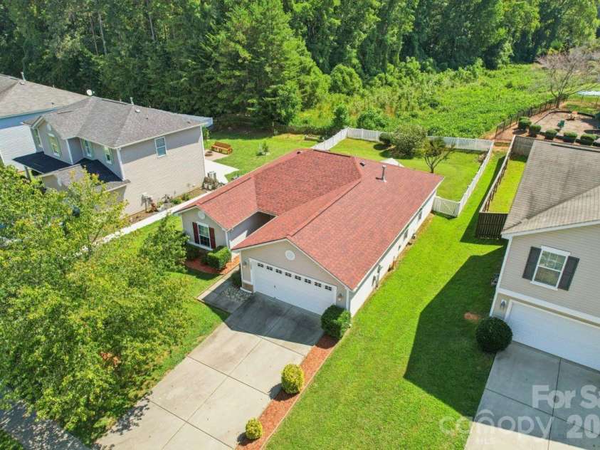7628 Jenny Ann Drive, Charlotte, NC 28216.  MLS# CAR4426571, YatesRealty ID 52093. 