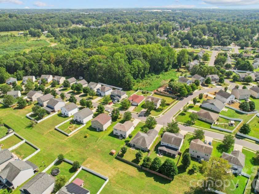 7628 Jenny Ann Drive, Charlotte, NC 28216.  MLS# CAR4426571, YatesRealty ID 52093. 