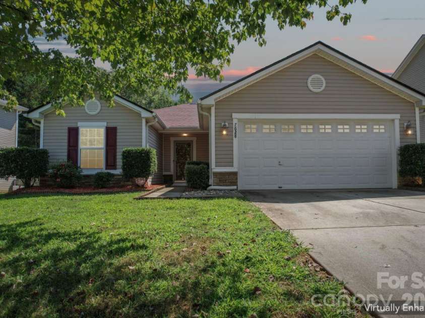 7628 Jenny Ann Drive, Charlotte, NC 28216.  MLS# CAR4426571, YatesRealty ID 52093. 