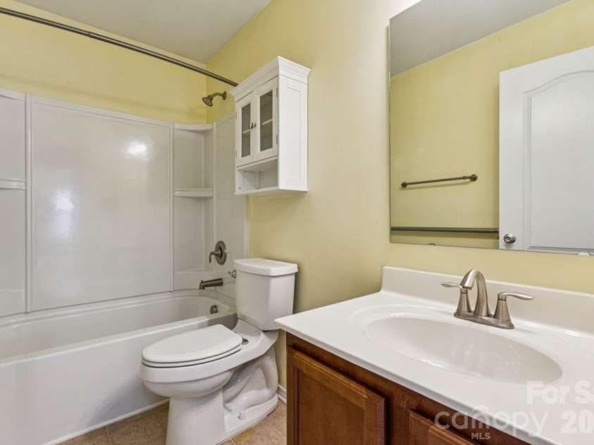 7628 Jenny Ann Drive, Charlotte, NC 28216.  MLS# CAR4426571, YatesRealty ID 52093. Full Bathroom in Hallway