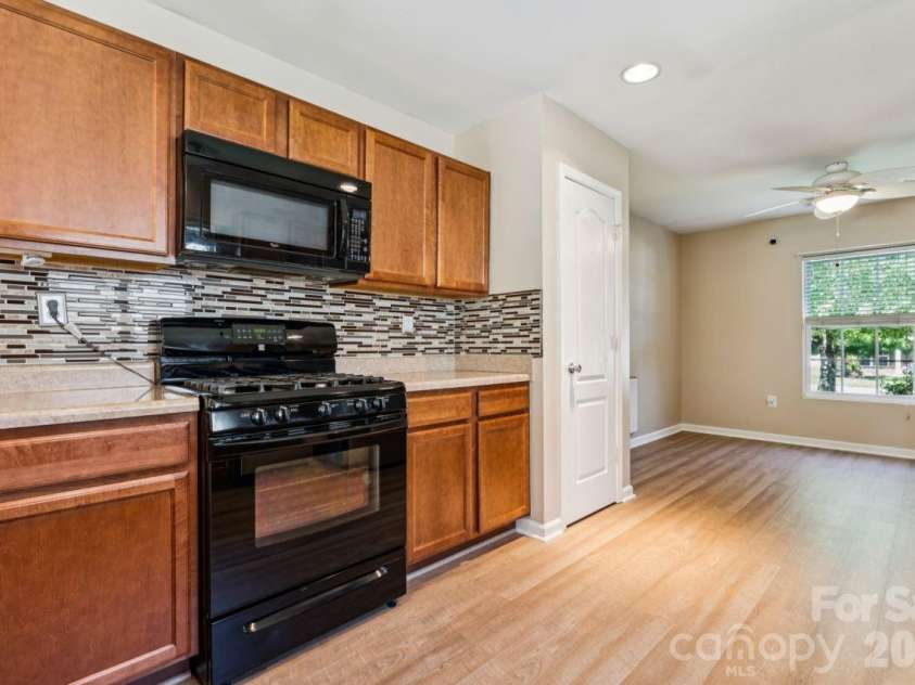 7628 Jenny Ann Drive, Charlotte, NC 28216.  MLS# CAR4426571, YatesRealty ID 52093. Gas range/oven, microwave w/ vent & pantry