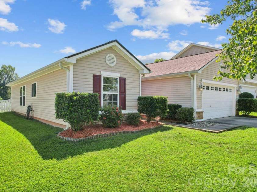 7628 Jenny Ann Drive, Charlotte, NC 28216.  MLS# CAR4426571, YatesRealty ID 52093. Ranch home w/ Handicap Accessible features througout