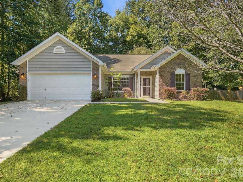 12321 Bronx Drive, Huntersville, NC 28078.  MLS# CAR4424235, YatesRealty ID 52094. 