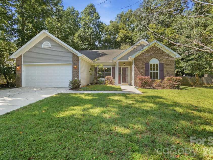 12321 Bronx Drive, Huntersville, NC 28078.  MLS# CAR4424235, YatesRealty ID 52094. 