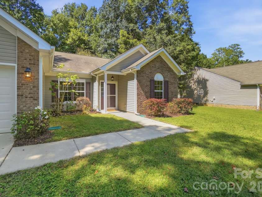 12321 Bronx Drive, Huntersville, NC 28078.  MLS# CAR4424235, YatesRealty ID 52094. 