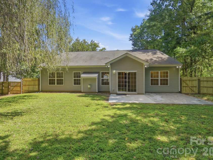 12321 Bronx Drive, Huntersville, NC 28078.  MLS# CAR4424235, YatesRealty ID 52094. 