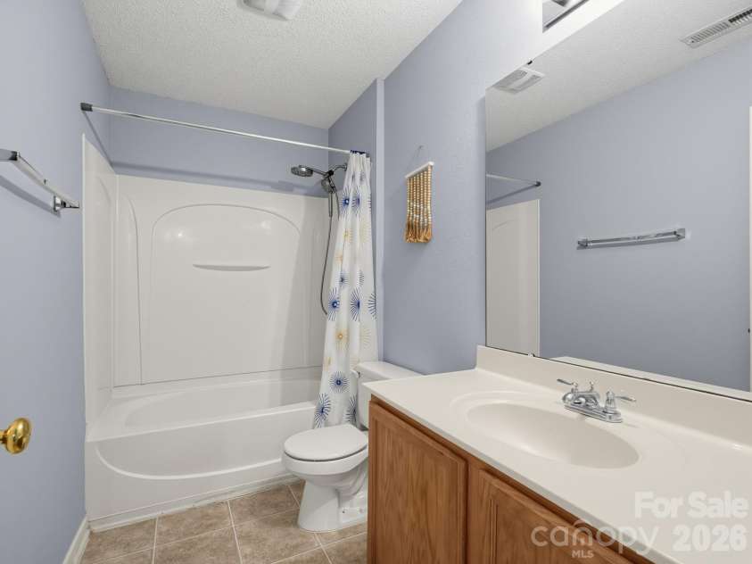 1670 Coryton Way, High Point, NC 27260.  MLS# CAR4425744, YatesRealty ID 52096. Bathroom #2 - 2nd Floor
