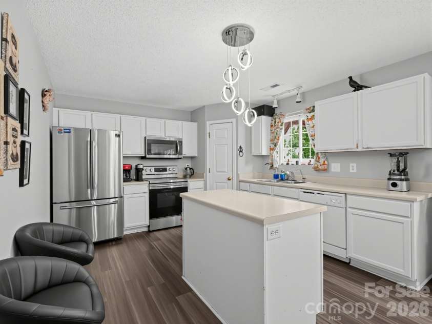 1670 Coryton Way, High Point, NC 27260.  MLS# CAR4425744, YatesRealty ID 52096. Kitchen