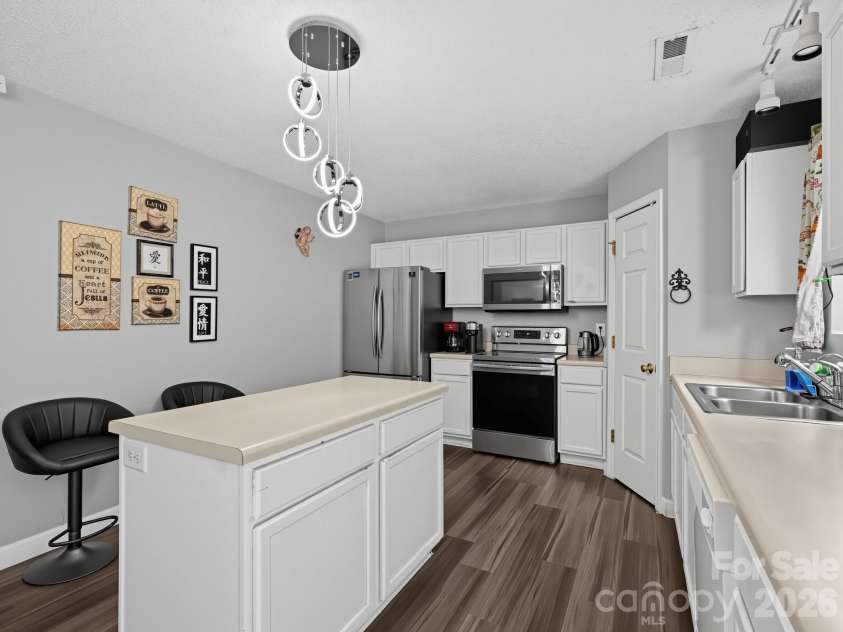 1670 Coryton Way, High Point, NC 27260.  MLS# CAR4425744, YatesRealty ID 52096. Kitchen