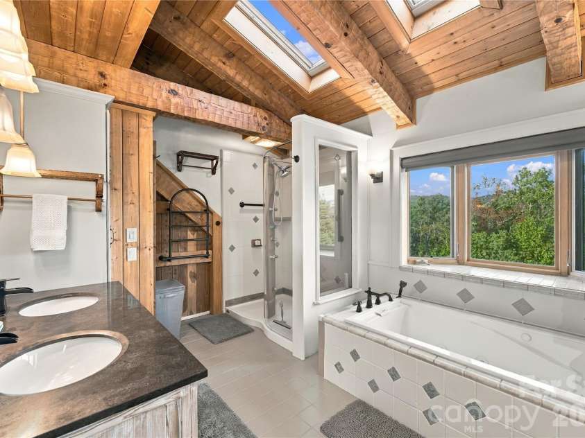 237 Murdock Road, Bakersville, NC 28705.  MLS# CAR4425998, YatesRealty ID 52099. Upper Level Bath