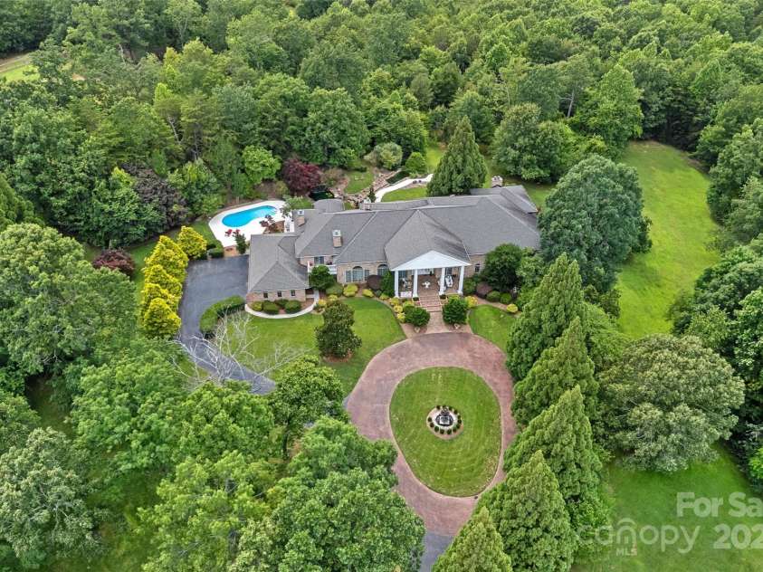 282 Hamilton Drive, Columbus, NC 28722.  MLS# CAR4274724, YatesRealty ID 521. 