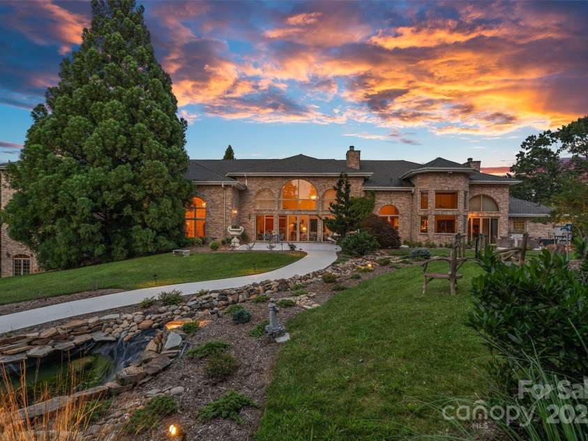 282 Hamilton Drive, Columbus, NC 28722.  MLS# CAR4274724, YatesRealty ID 521. 